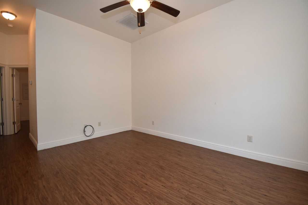 2436 W Barnett Springs Ave - Photo 2 of 11