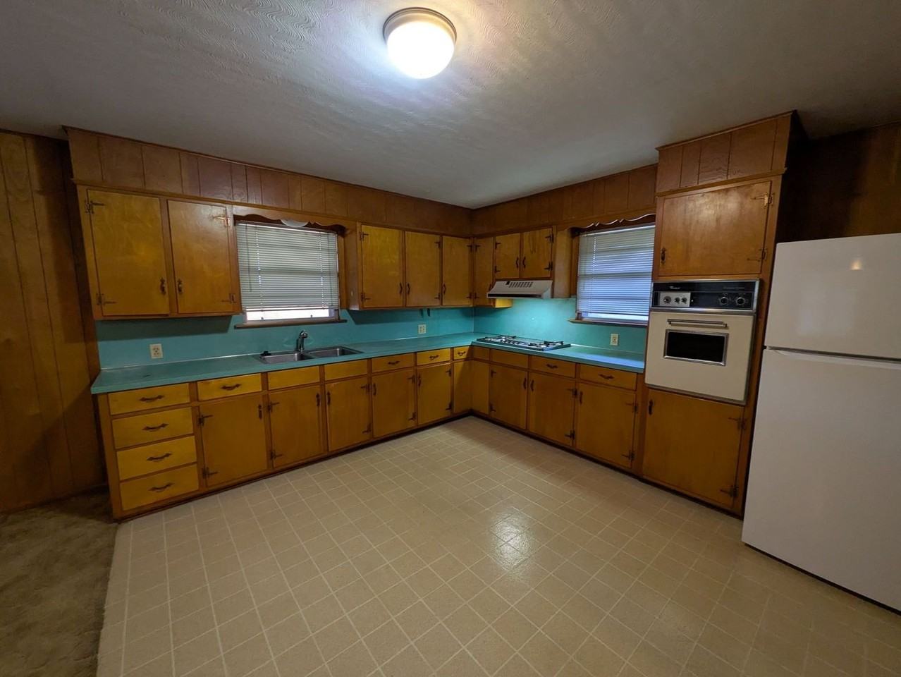 6222 Hazel Ave - Photo 3 of 13