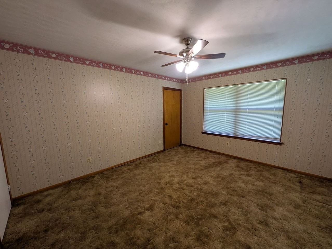 6222 Hazel Ave - Photo 5 of 13