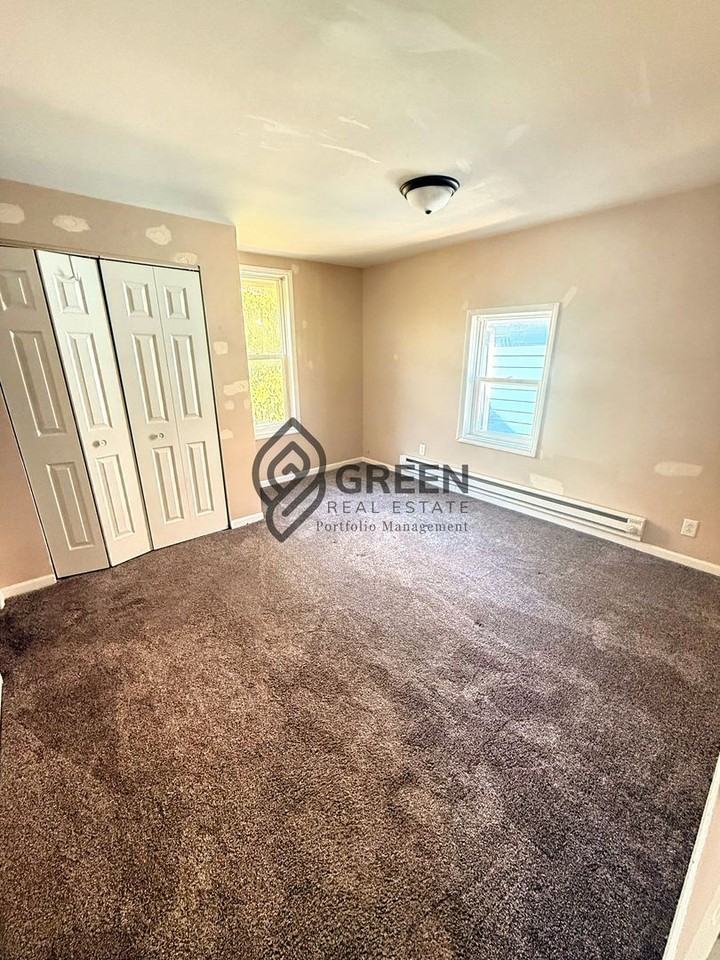 360-366 S Washington Ave - Photo 5 of 10