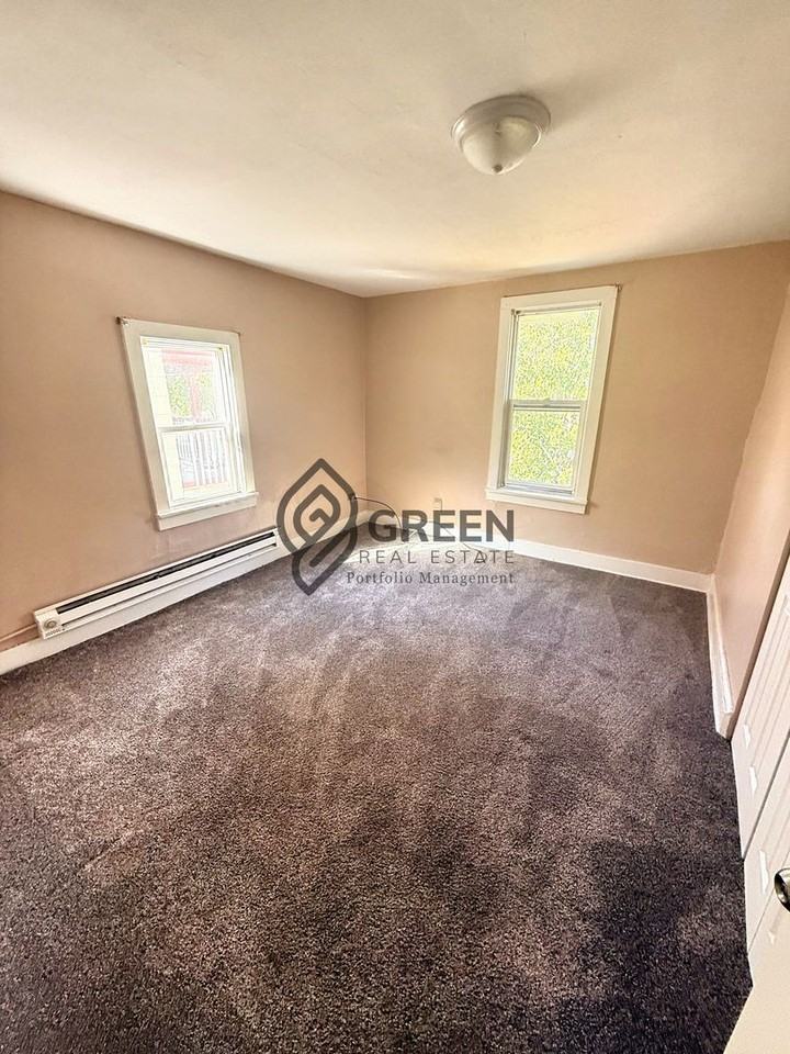 360-366 S Washington Ave - Photo 7 of 10