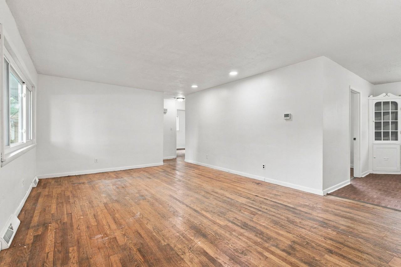 1913 S Linden Ave - Photo 5 of 27