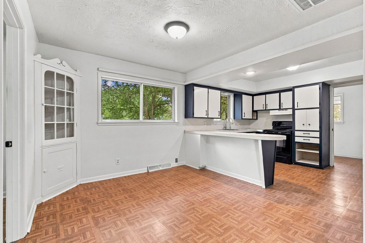 1913 S Linden Ave - Photo 7 of 27