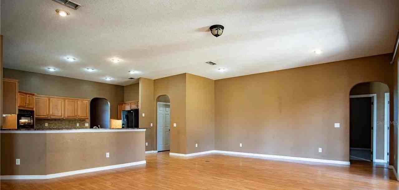 3877 Se 43rd Cir - Photo 2 of 8