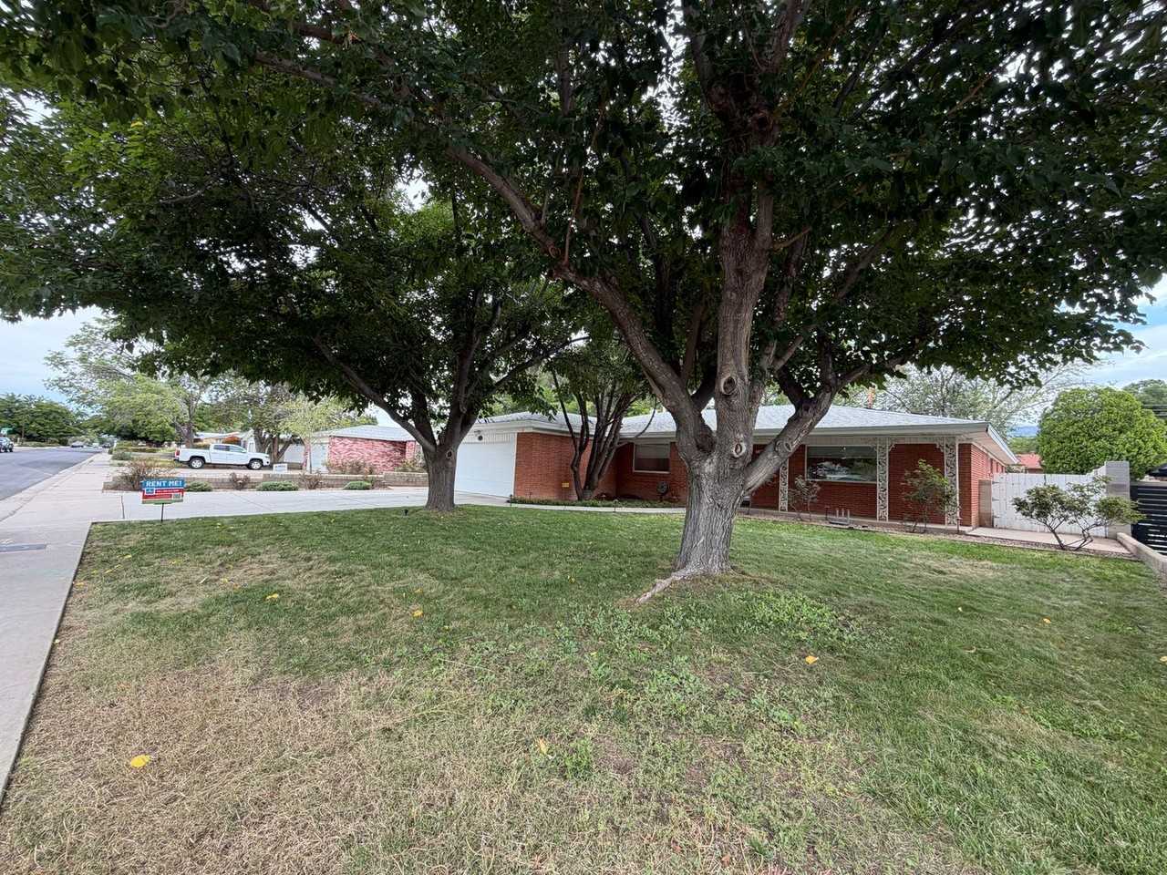 2808 Charleston St Ne - Photo 2 of 36