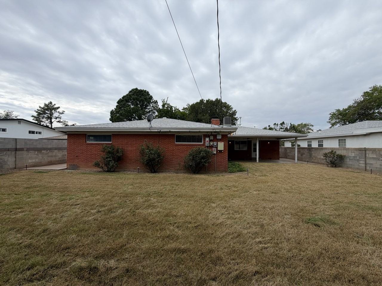 2808 Charleston St Ne - Photo 4 of 36
