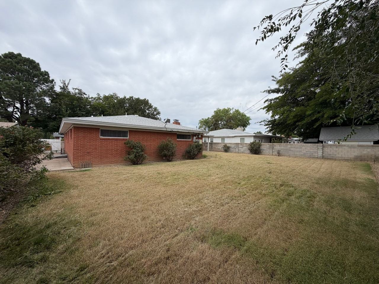 2808 Charleston St Ne - Photo 5 of 36