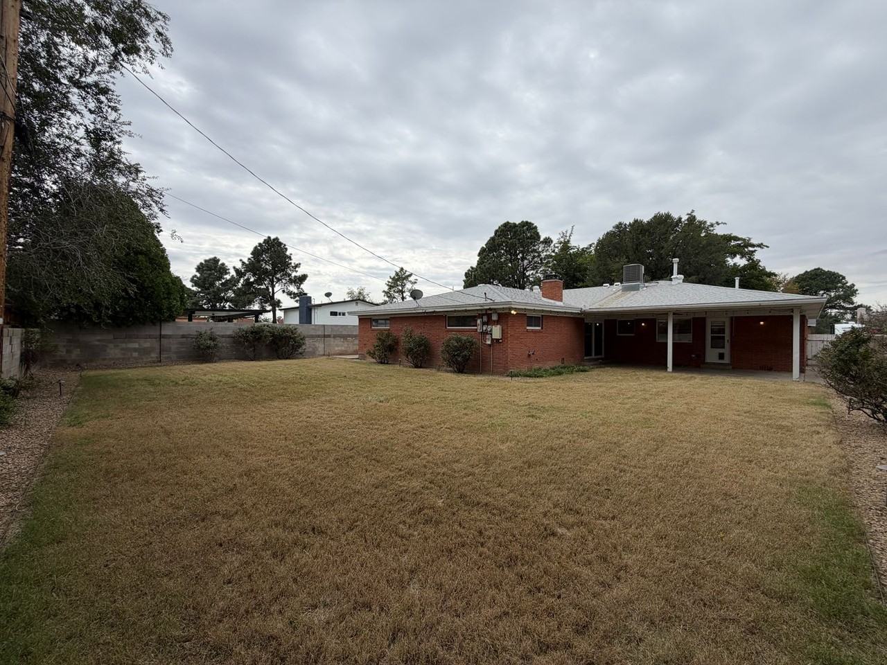 2808 Charleston St Ne - Photo 6 of 36