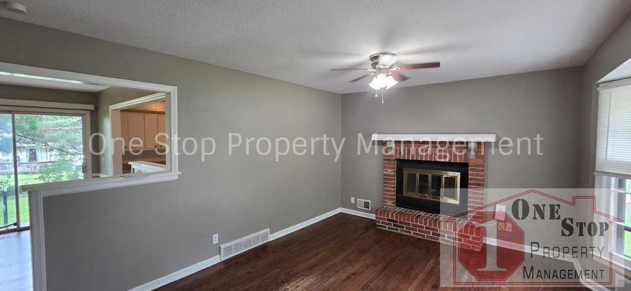 9914 Lawndale Ave - Photo 3 of 26