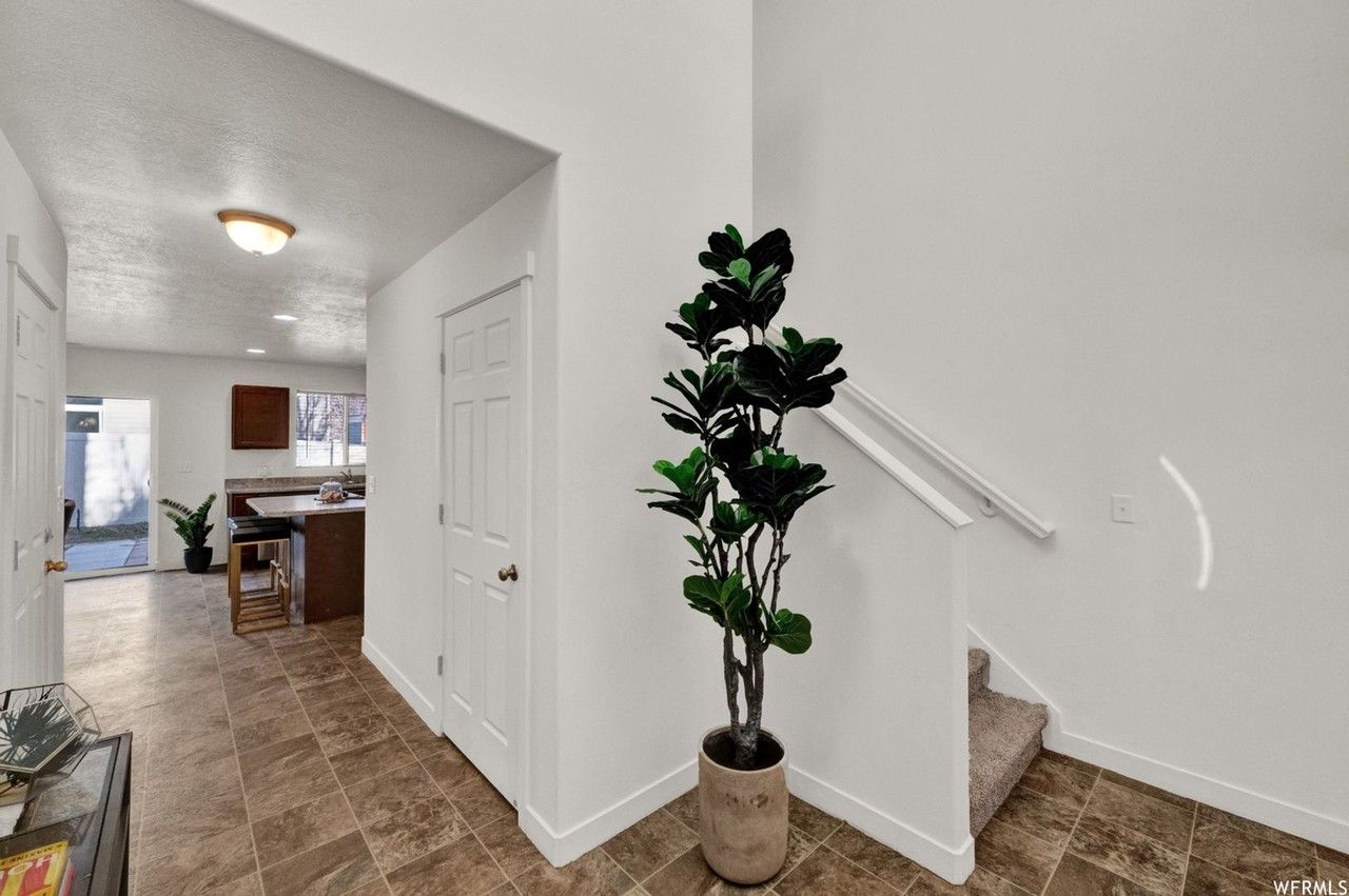 947 W Stonehaven Dr - Photo 4 of 24