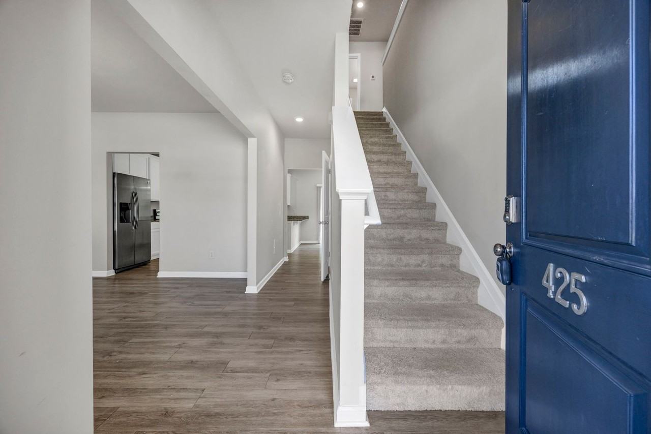 425 Magnolia Tree Rd - Photo 5 of 43