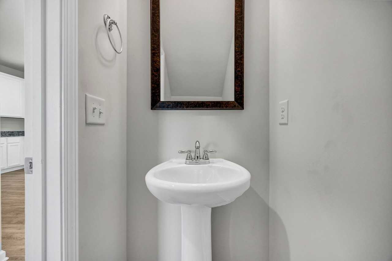 425 Magnolia Tree Rd - Photo 6 of 43