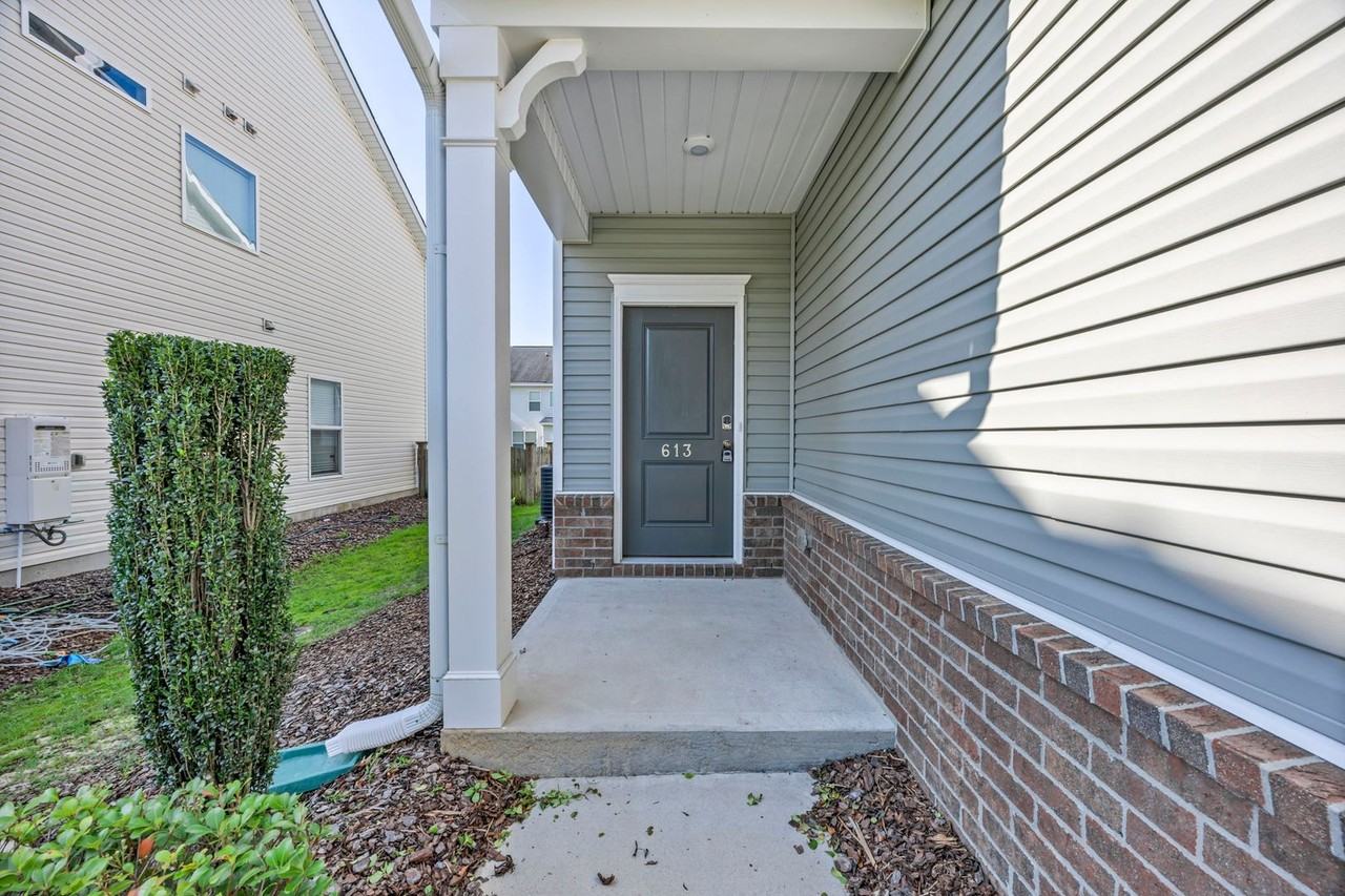 613 Battlewood Dr - Photo 2 of 35