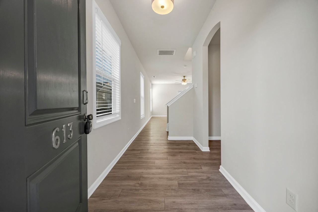 613 Battlewood Dr - Photo 3 of 35