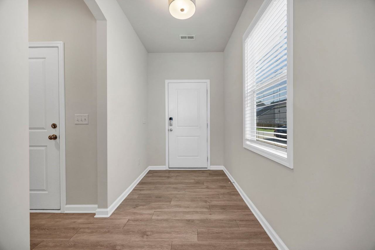 613 Battlewood Dr - Photo 4 of 35