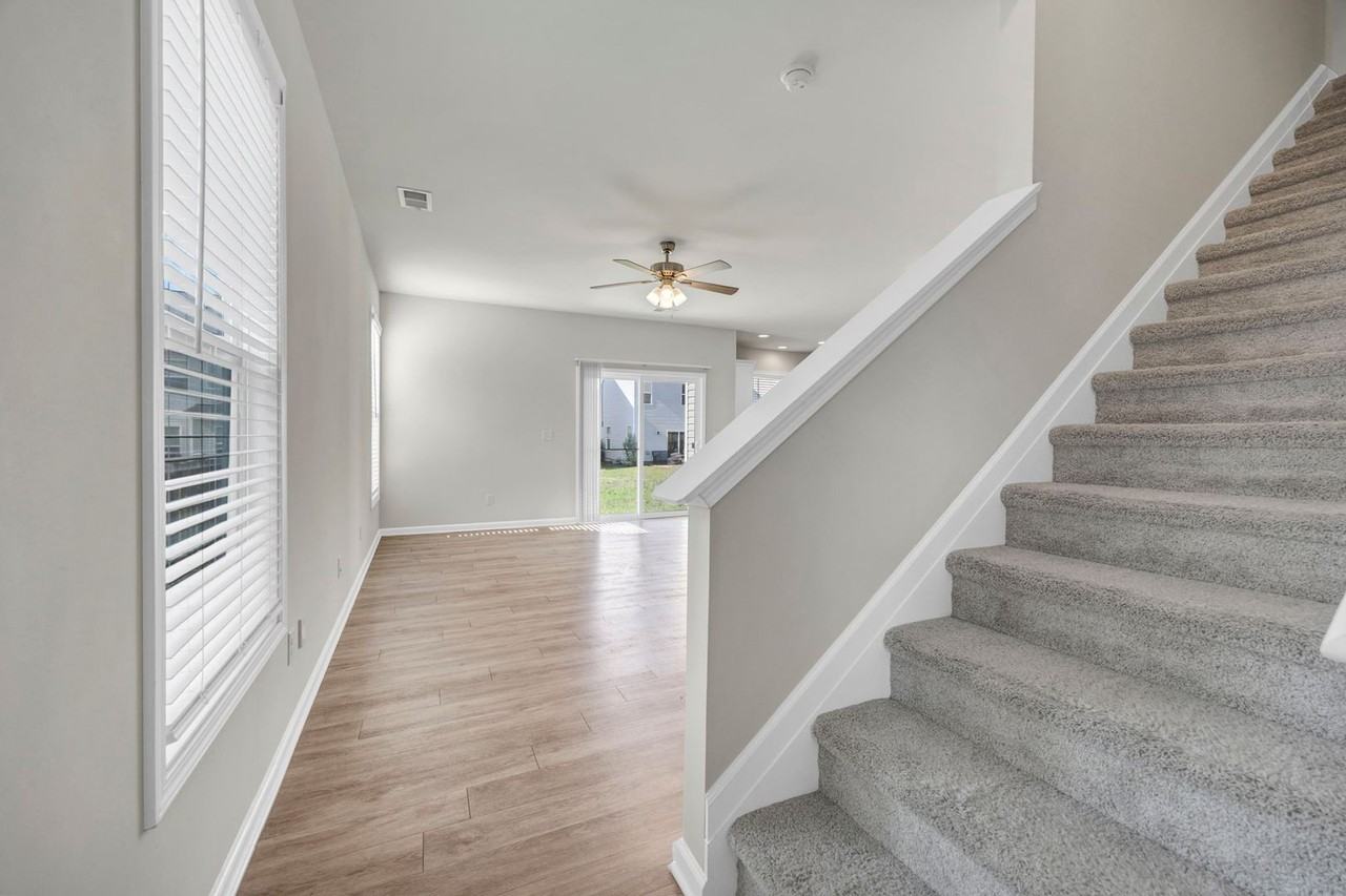 613 Battlewood Dr - Photo 5 of 35