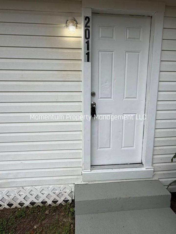 2011 E Fairbanks St - Photo 2 of 13