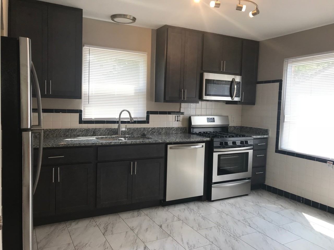 7320 Lansdowne Ave - Photo 3 of 18