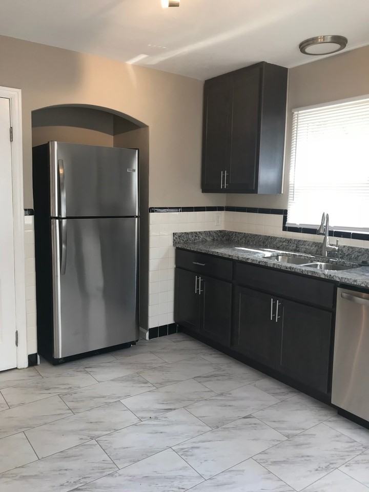 7320 Lansdowne Ave - Photo 6 of 18