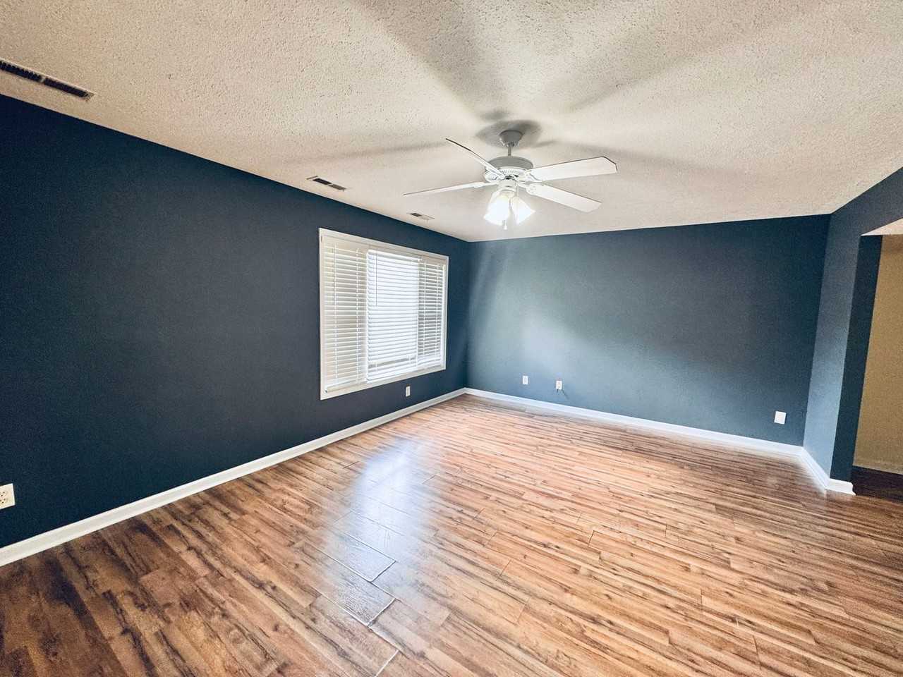 1094 Connie Dr - Photo 2 of 14