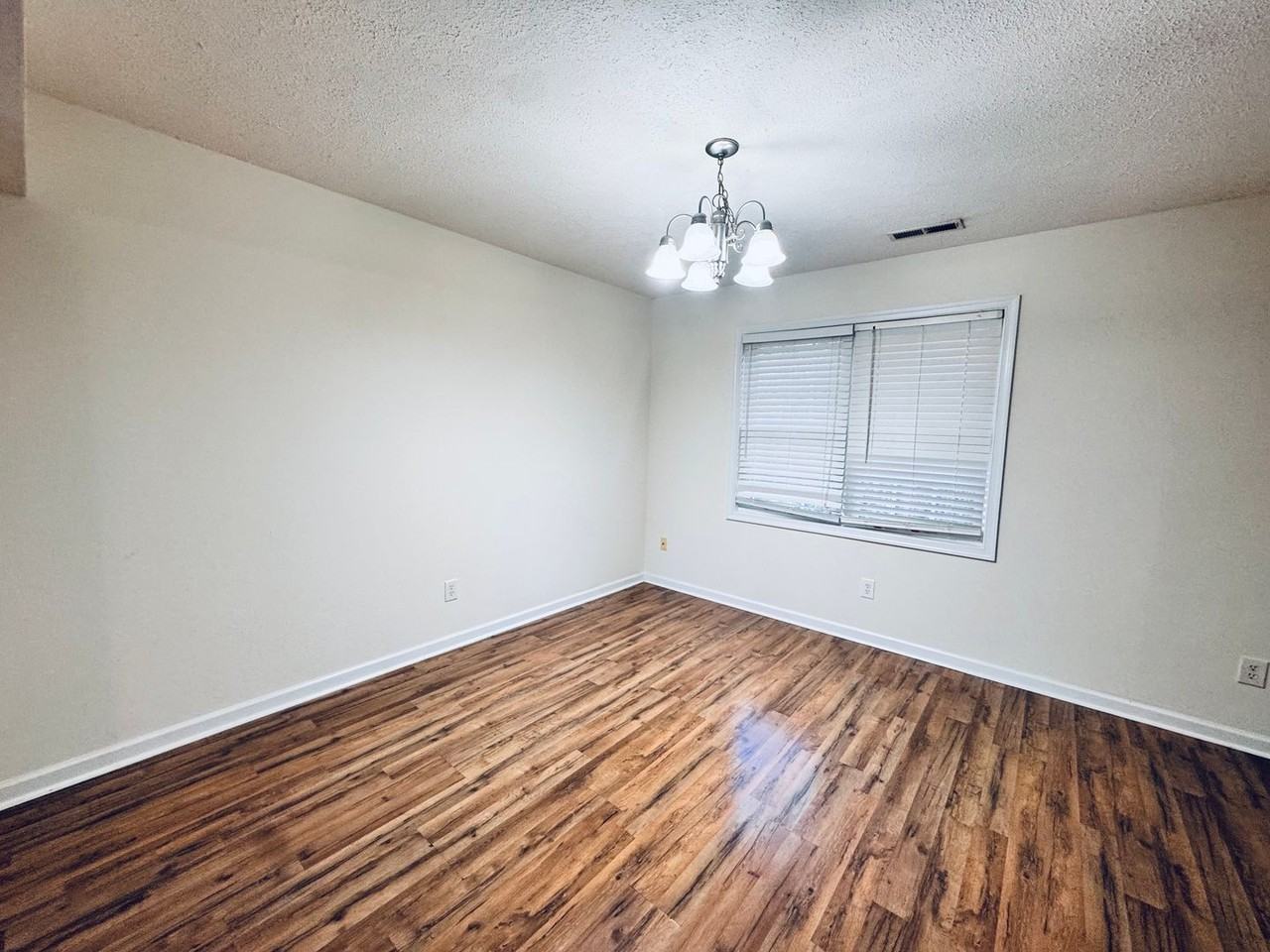 1094 Connie Dr - Photo 5 of 14