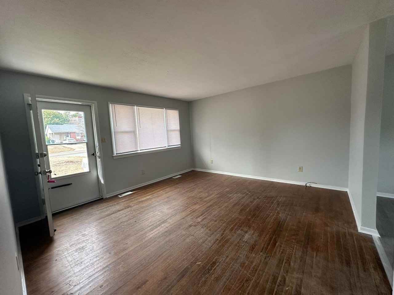 2221 Ireland Dr - Photo 2 of 10