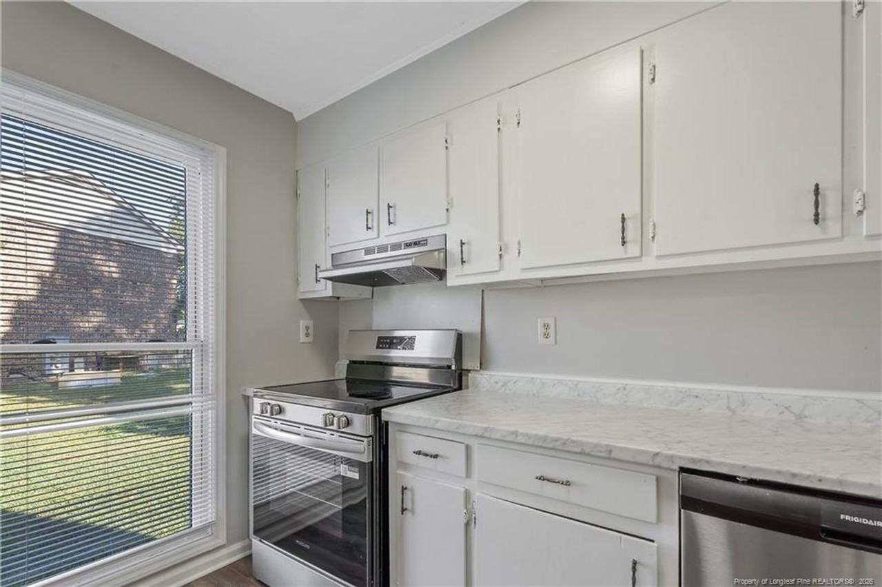 416 Kirkcaldy Ct - Photo 6 of 34