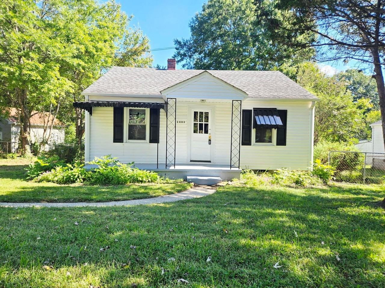 1403 Durham St - Photo 2 of 14