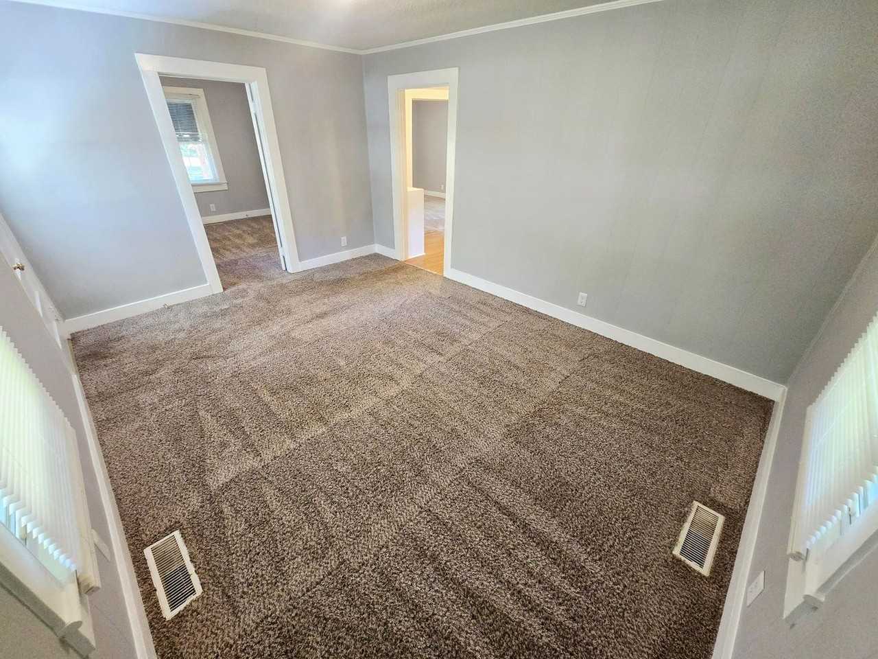 1403 Durham St - Photo 5 of 14
