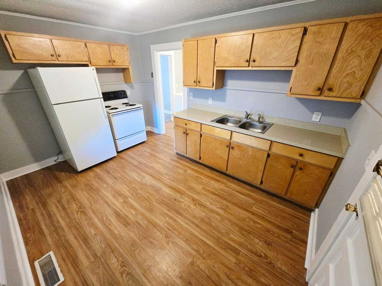 1403 Durham St - Photo 6 of 14
