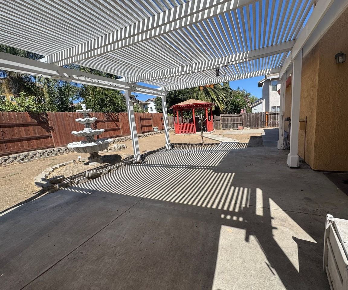2445 Sailboat Ct - Photo 2 of 3