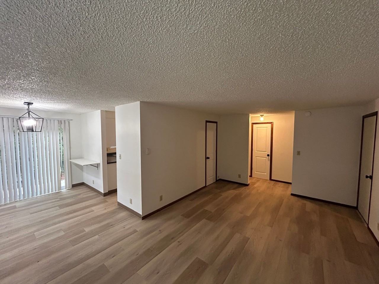 1006 Ne 27th St - Photo 2 of 12