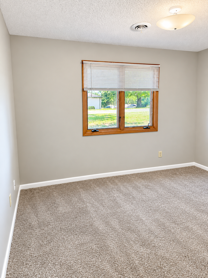 401 Clydesdale Dr - Photo 6 of 12
