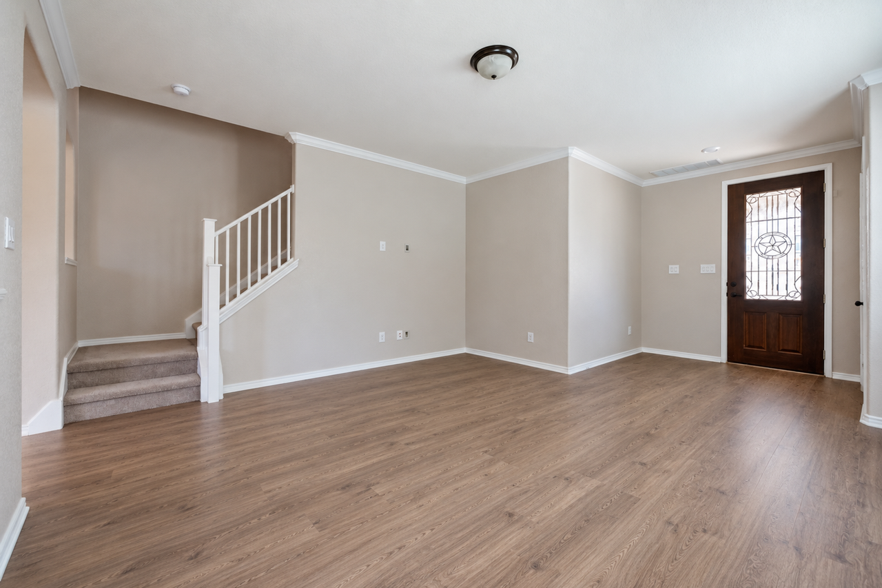 317 Tordesillas Dr - Photo 5 of 18