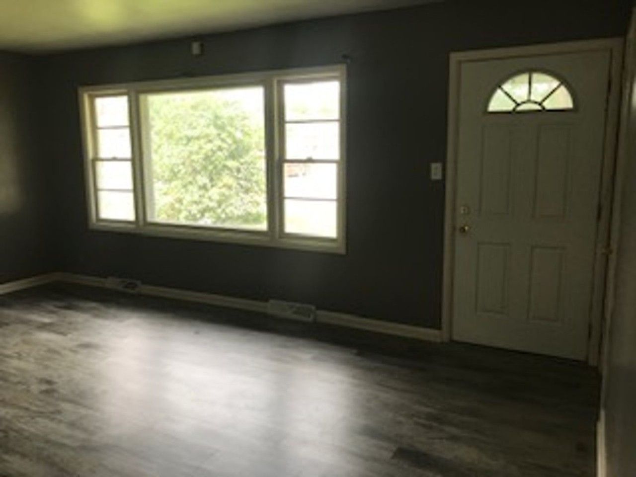 2303 Clearview St - Photo 2 of 6