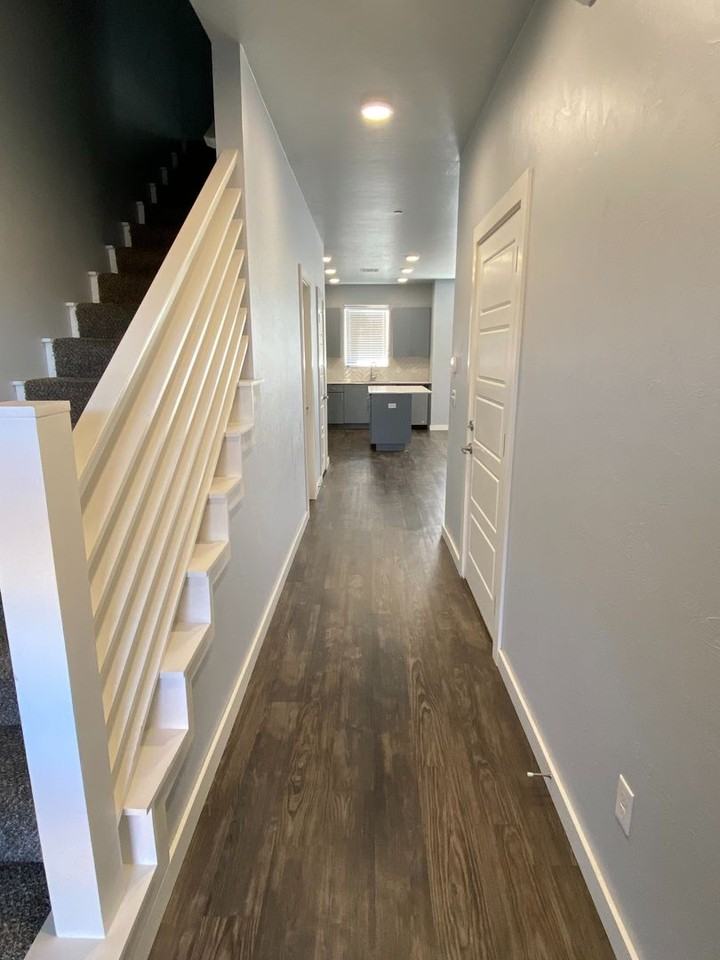 790 Sw 14th St - Photo 2 of 11