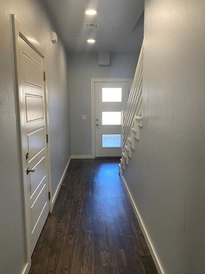 790 Sw 14th St - Photo 3 of 11