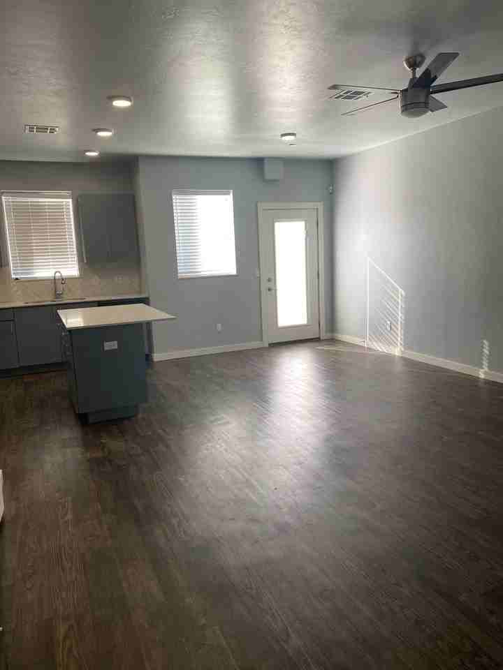 790 Sw 14th St - Photo 4 of 11