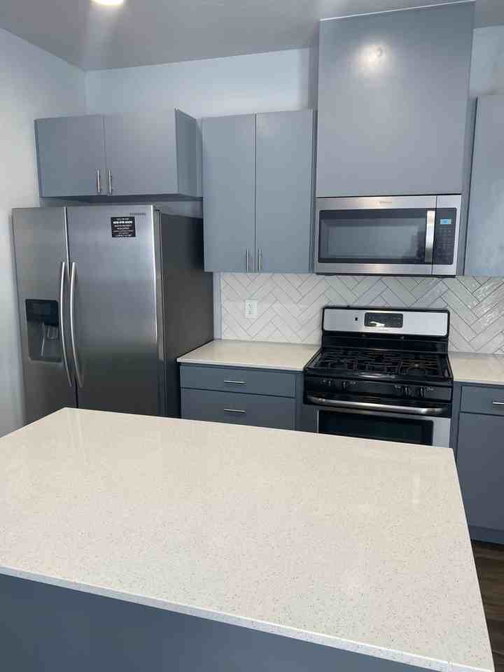 790 Sw 14th St - Photo 6 of 11
