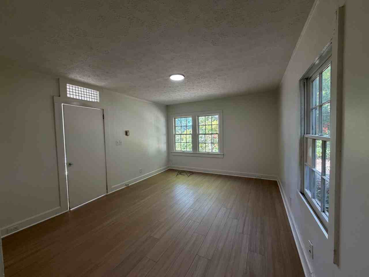 315 E 20th St - Photo 2 of 8