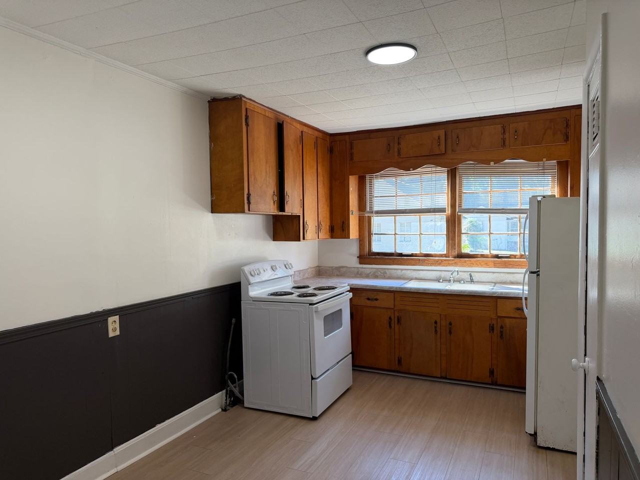 315 E 20th St - Photo 3 of 8
