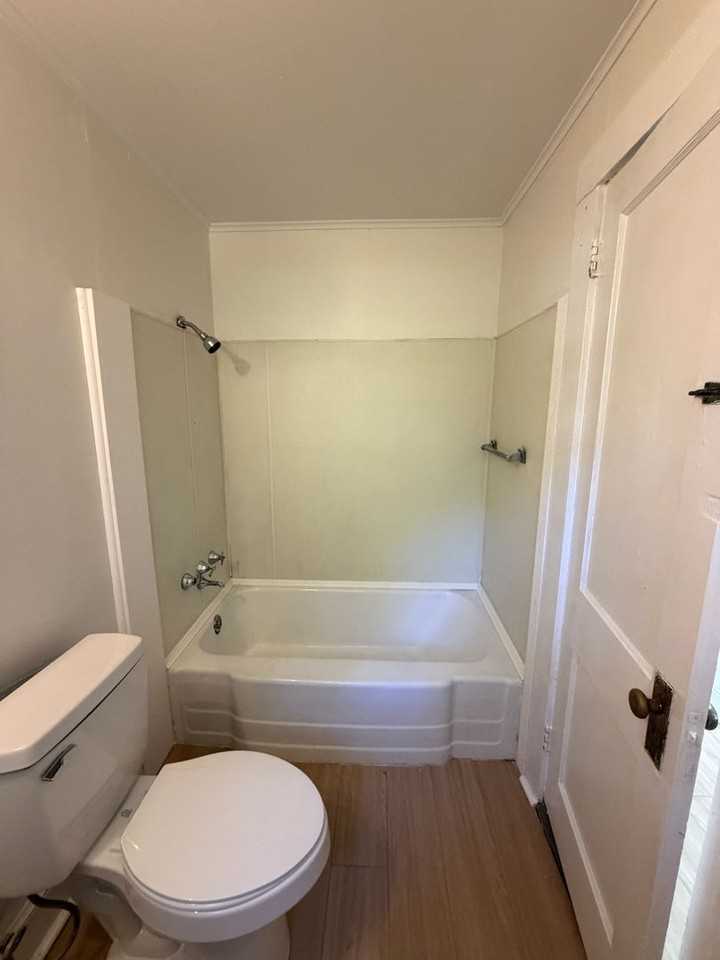 315 E 20th St - Photo 7 of 8
