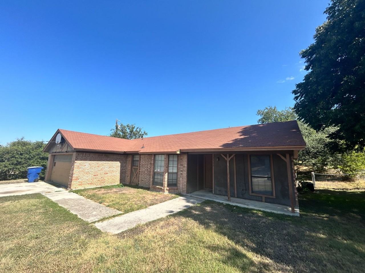 2303 Whitney Dr