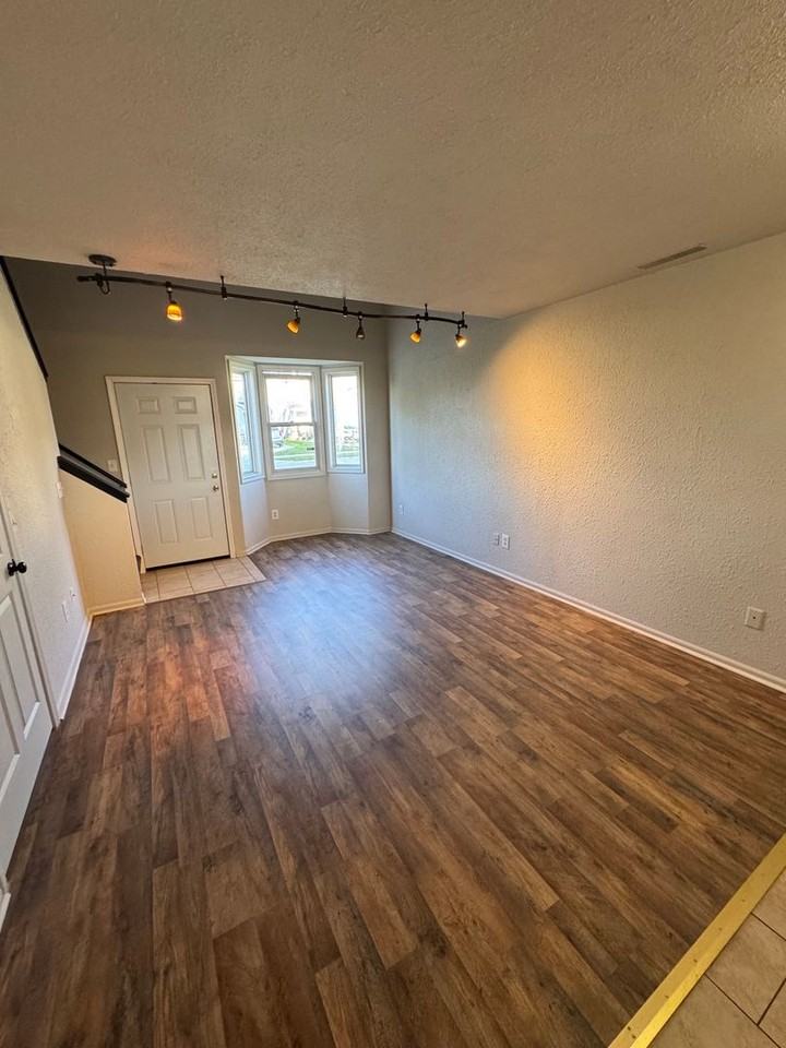 1326 Lofton Way - Photo 3 of 9