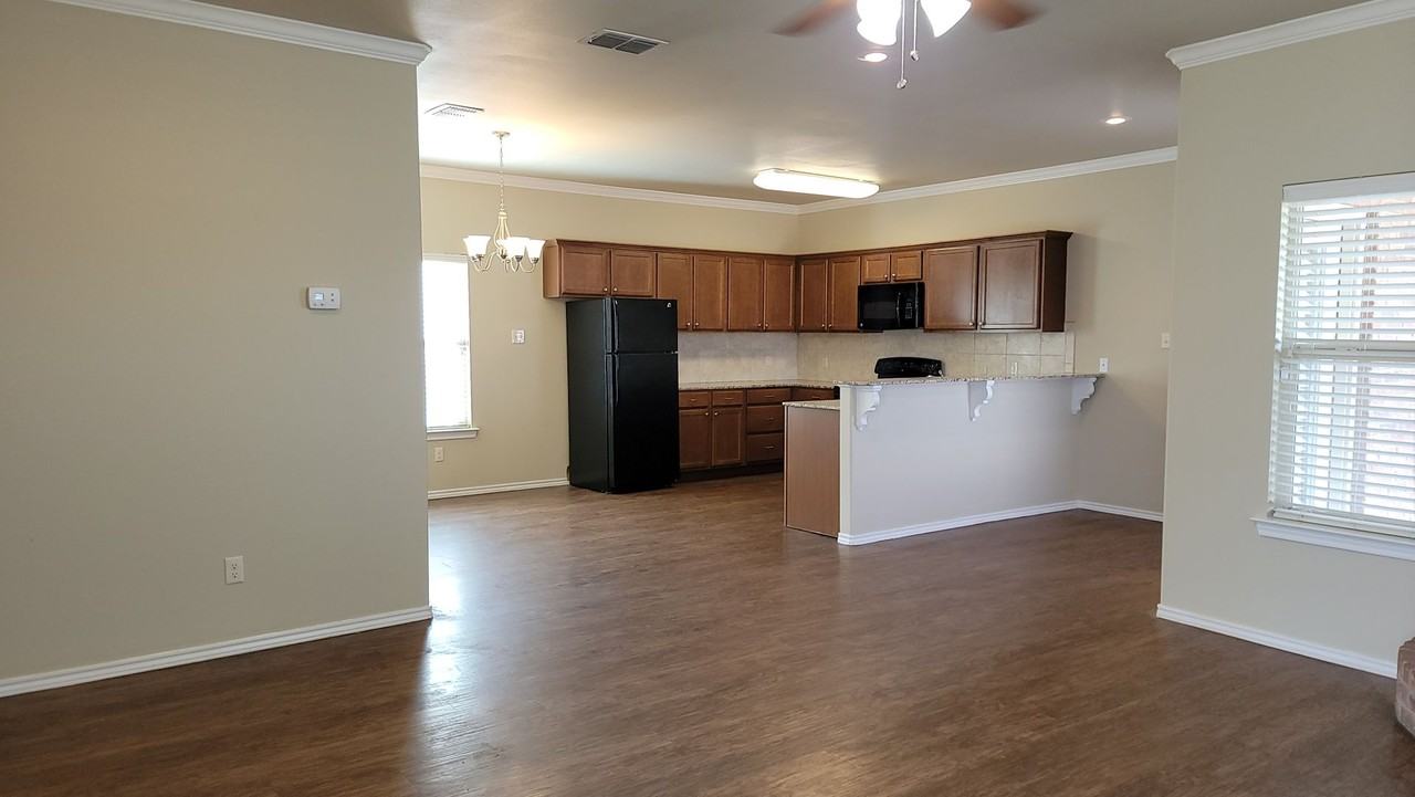 9810 Weatherford Ave - Photo 3 of 16