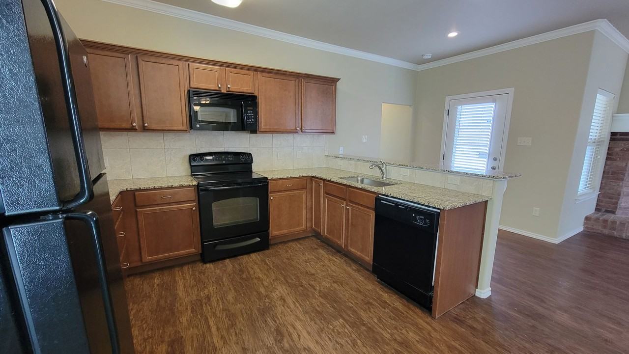 9810 Weatherford Ave - Photo 5 of 16