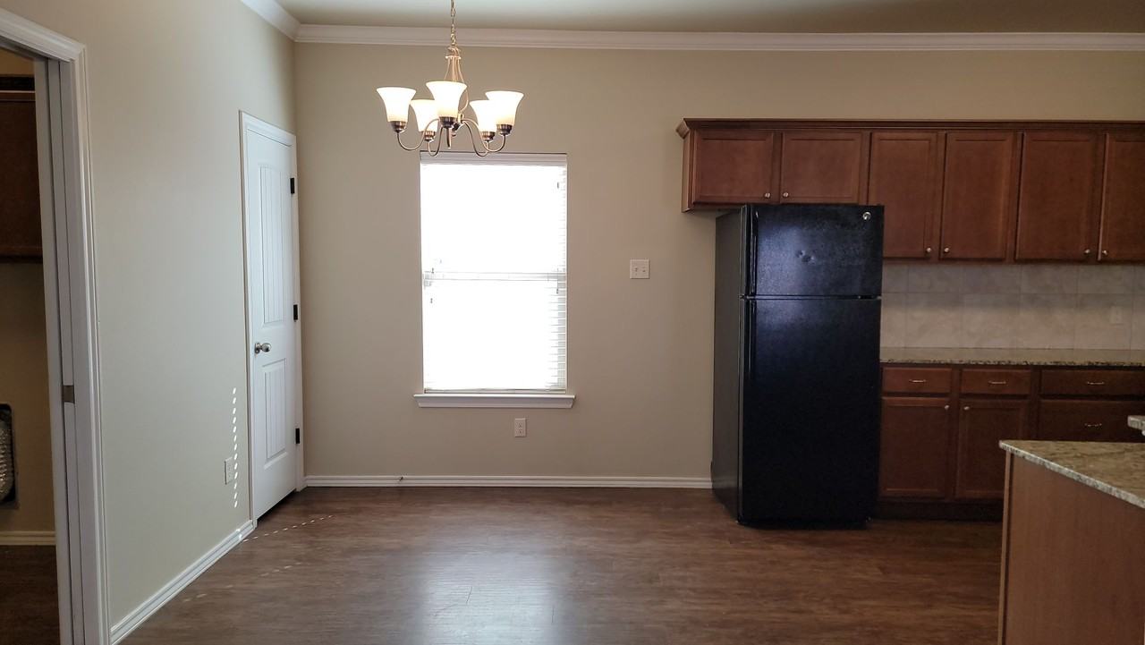 9810 Weatherford Ave - Photo 6 of 16