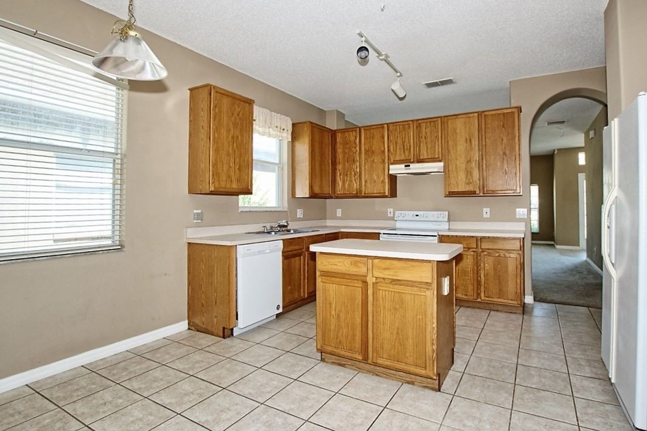 1364 Royal Saint George Dr - Photo 5 of 10