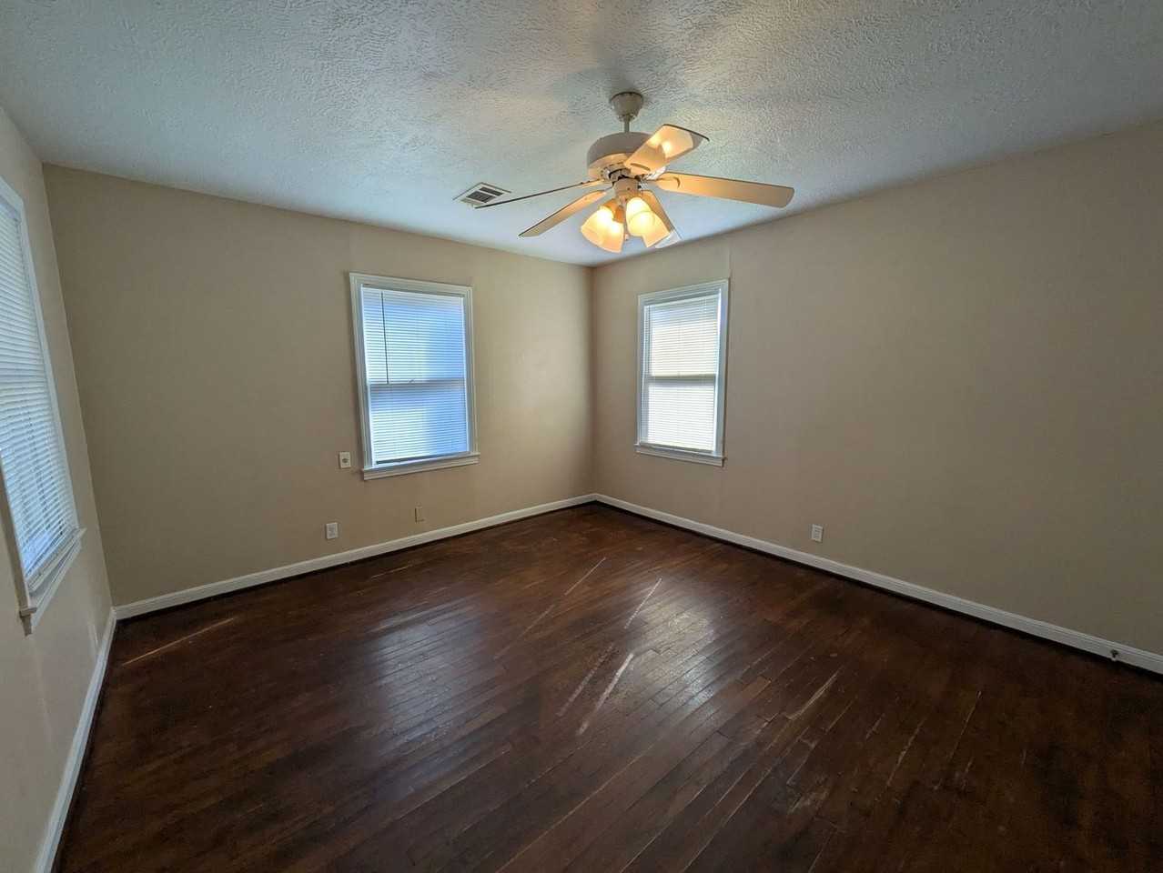 102 Amaryliss Ave - Photo 3 of 9