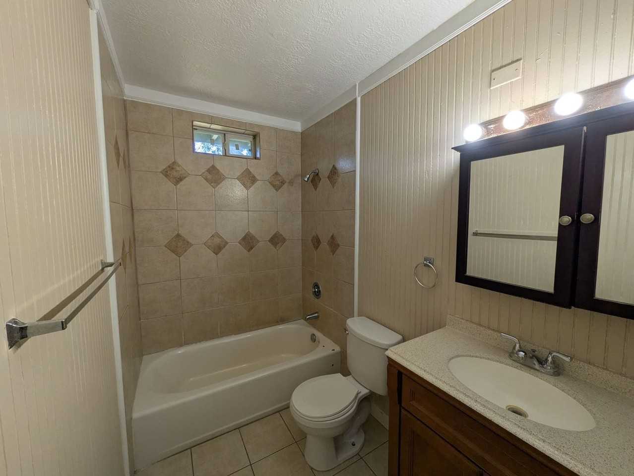 102 Amaryliss Ave - Photo 6 of 9